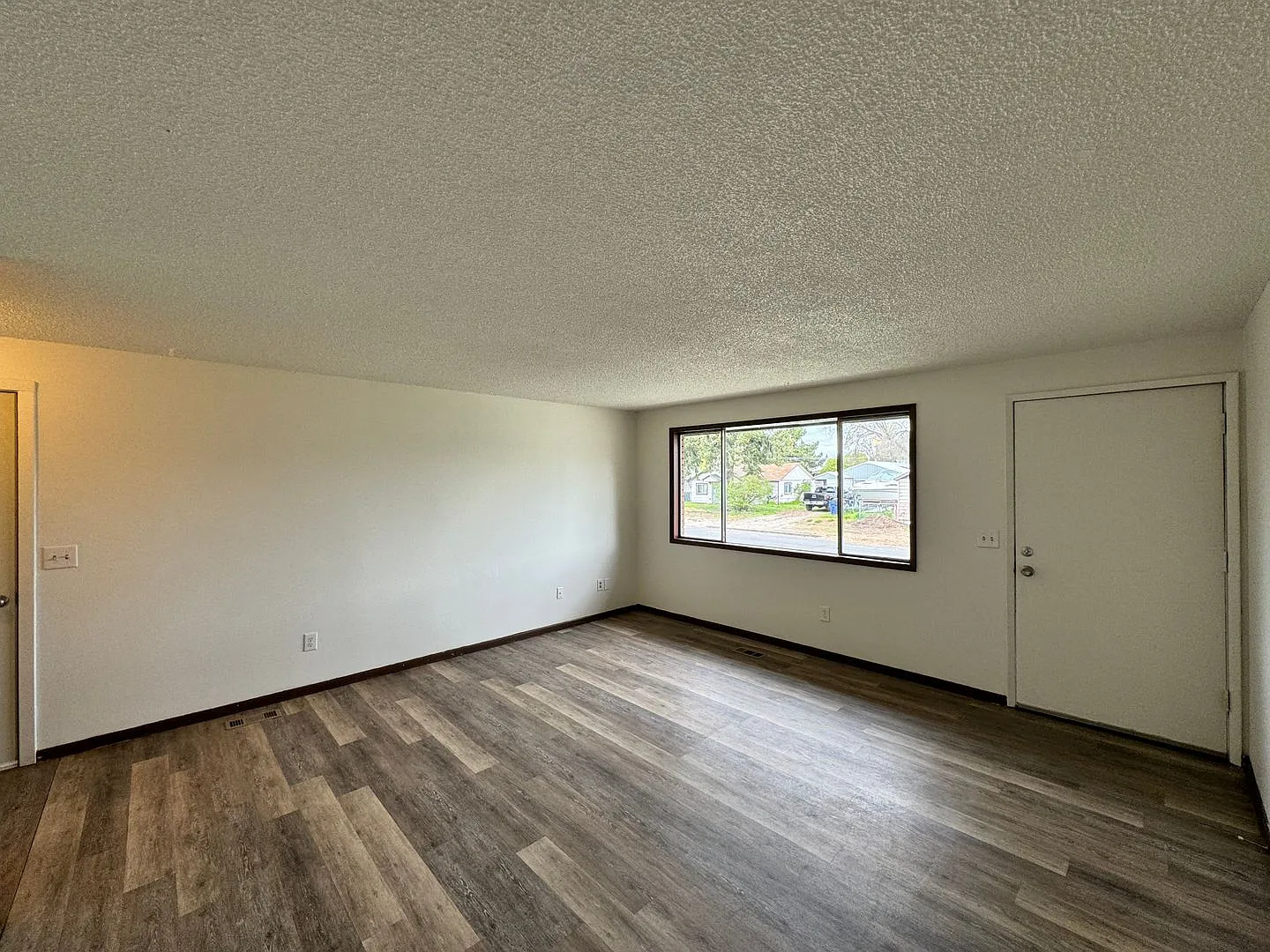 Spacious Split-Level 3 bed, 1 Bath Duplex in Spokane! — Photo 2