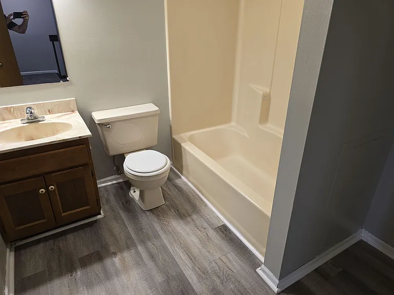 Lynnwood Apartments — Photo 14