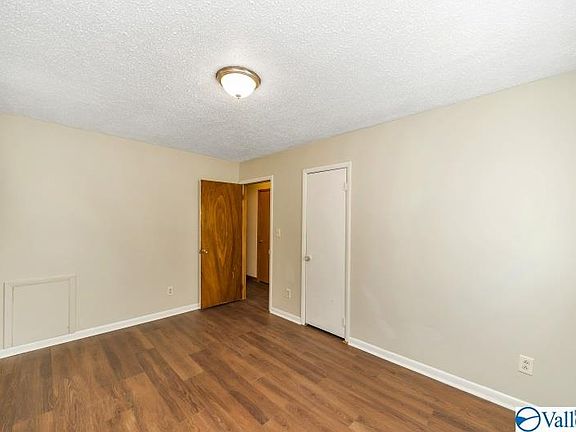 4th image of 4018 Sewall Dr SW
