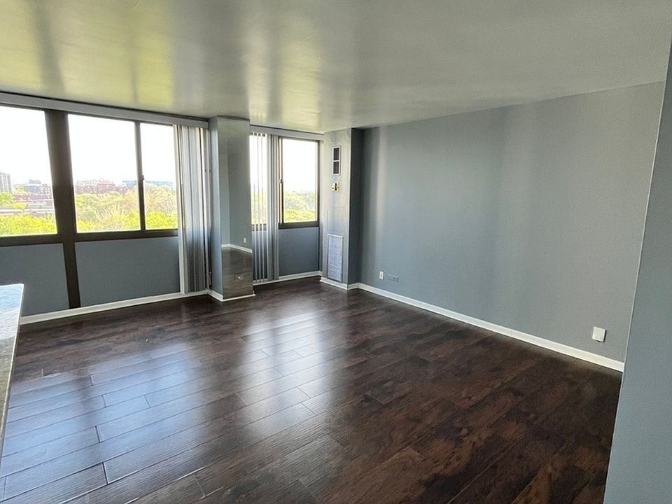 1st image of 4800 S Lake Park Ave APT 1012