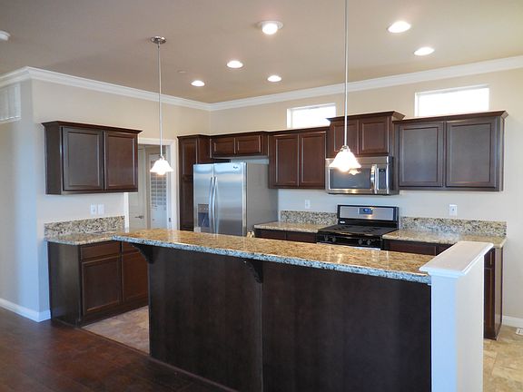 4th image of 288 Maui Cir