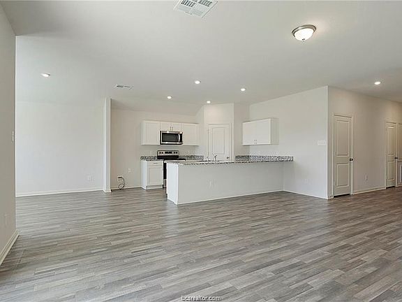 4th image of 5521 Fox Bluff Dr