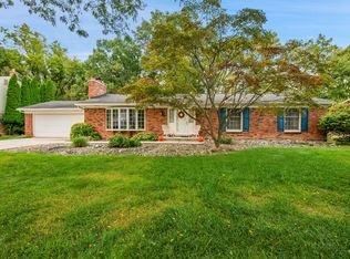 8120 Wood Dr, Grosse Ile, MI 48138