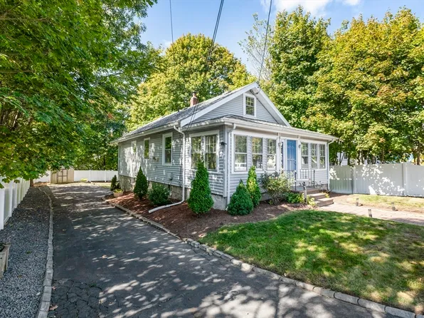 17 Linwood St, Holbrook, MA 02343