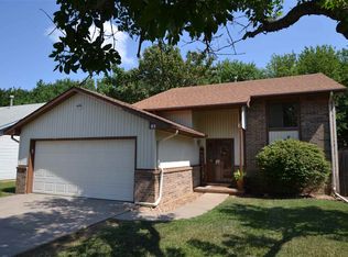 62 E Arnold Dr, Augusta, KS 67010