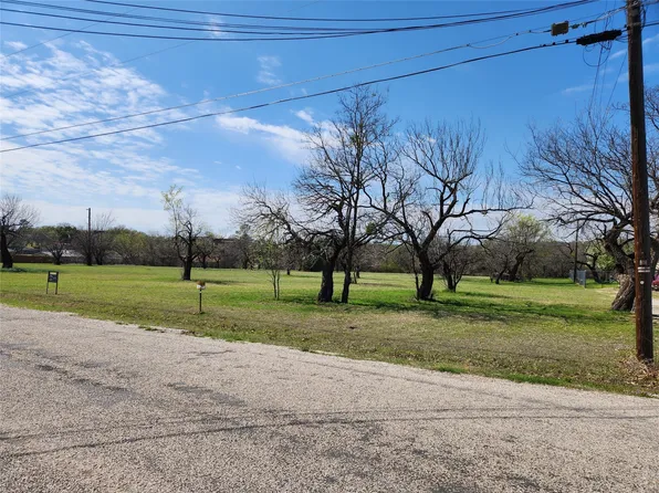 79 Lakeshore Dr, Bridgeport, TX 76426