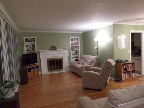 2nd image of 2711 W Rockridge Cir