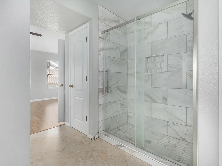 1320 E Charleston Ave — Photo 20