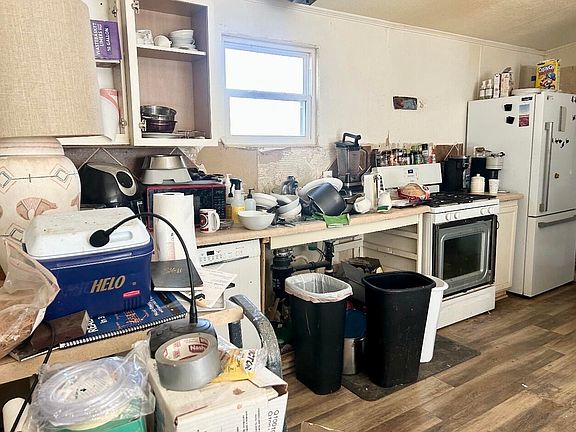 2nd image of 305 Mountain Shadows Rd