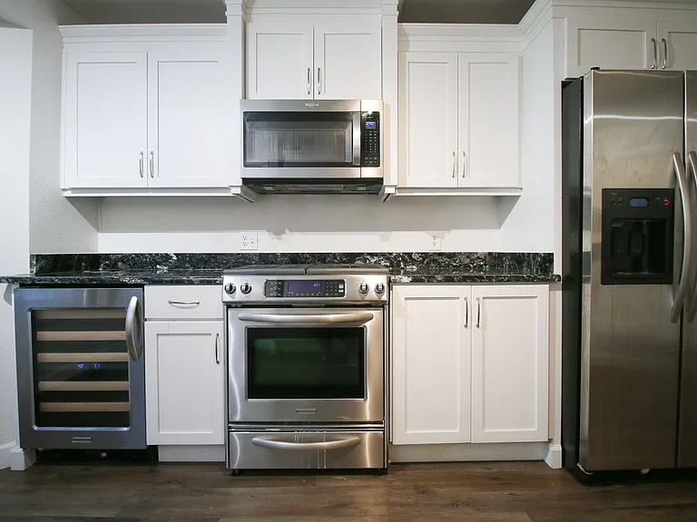 1225 S Lawton Ave — Photo 2