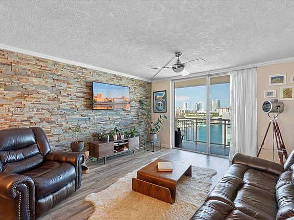5th image of 437 Golden Isles Dr APT 9H