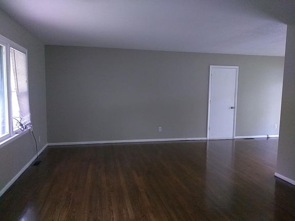 2nd image of 9415 Richmond Ave