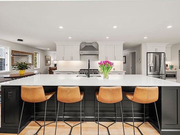 3rd image of 19 Saltmeadow Ln