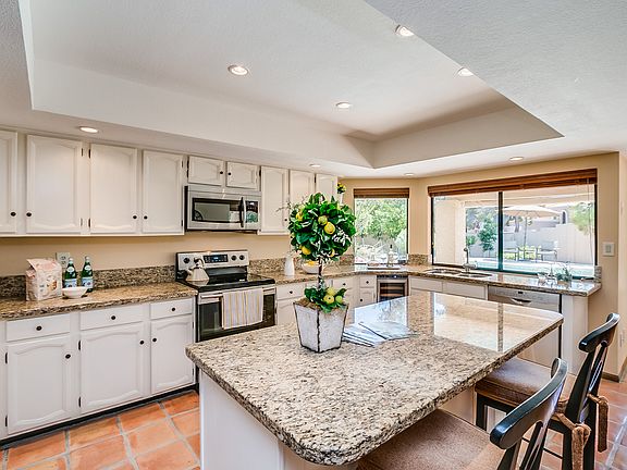 4th image of 2237 S Catarina Cir