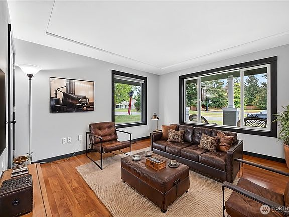 4th image of 26818 8th Avenue Ct E