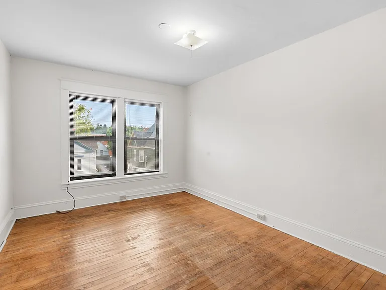 1447 Dwight St — Photo 8