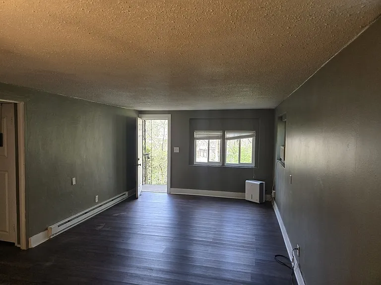107 Hollyberry Ln — Photo 3