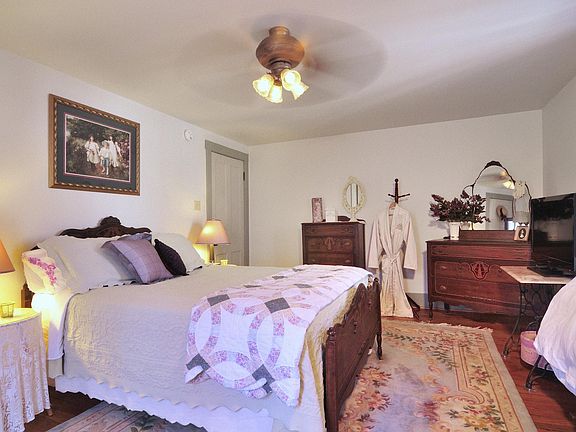 Spacious Master bedroom. Luxurious Queen sized bed. Closet space. Large dresser.
