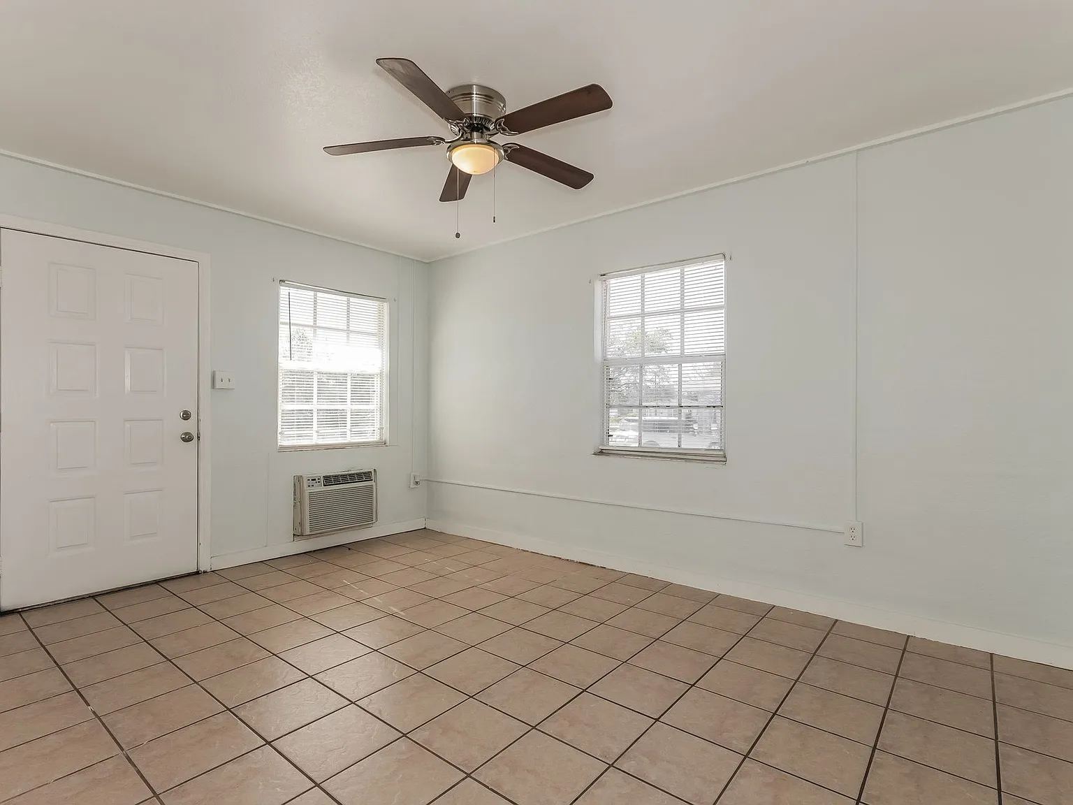 315 D Street Unit 1 - Unit 1 — Photo 4