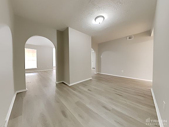 3rd image of 19406 Woodglen Dr