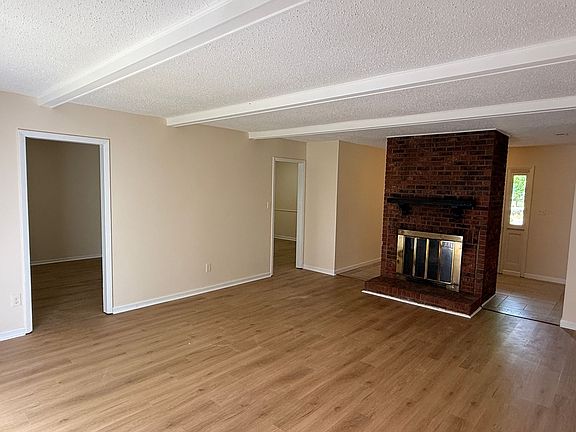 4th image of 6341 Round Hill Rd