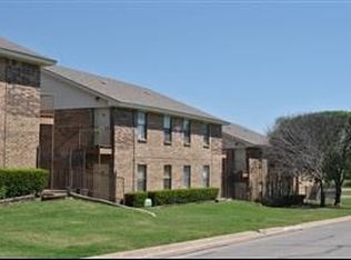 109 Pemberton Dr APT D, White Settlement, TX 76108