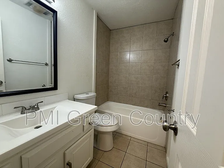 1203 W Austin St — Photo 16