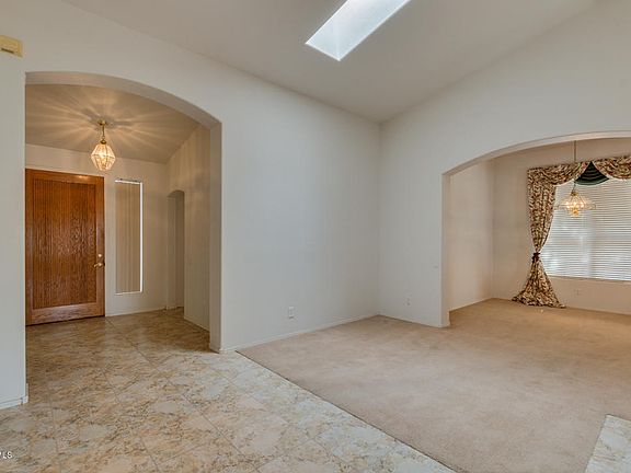 3rd image of 884 W Beechnut Dr