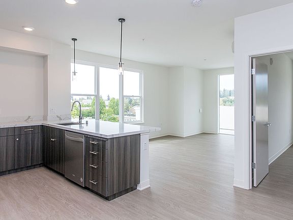 2nd image of 1547 Pacific Ave #9245381