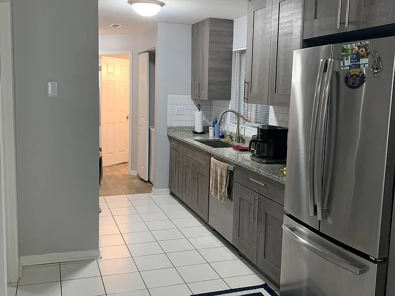 2040 W Crystal St #1 — Photo 4
