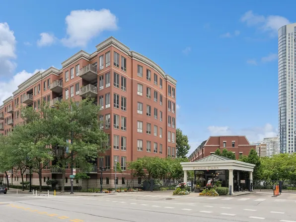 400 N Clinton St APT 301, Chicago, IL 60654