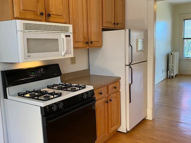 518-520 4th St NE #3 — Photo 8