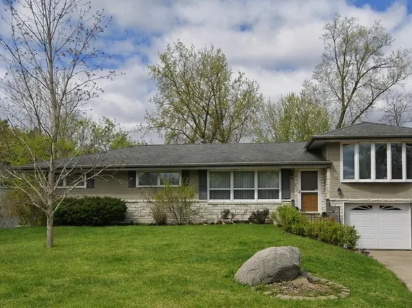 810 Oakwood Dr, New Brighton, MN 55112