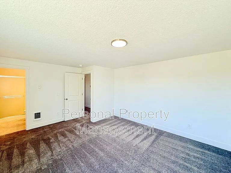 16900 NE 22nd St — Photo 5