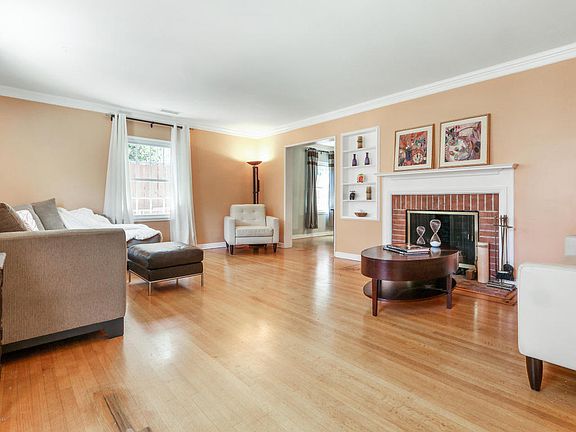 4th image of 2353 E Mountain St