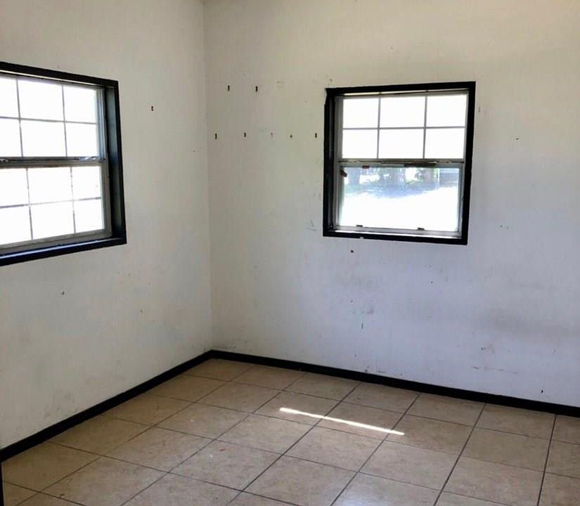 2nd image of 555 Avenida Del Oro