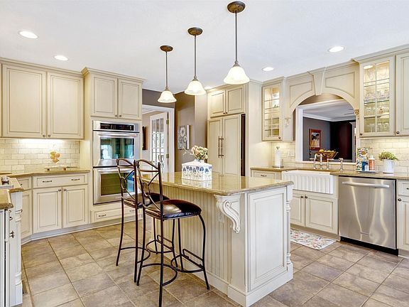 3rd image of 900 Trent Ln