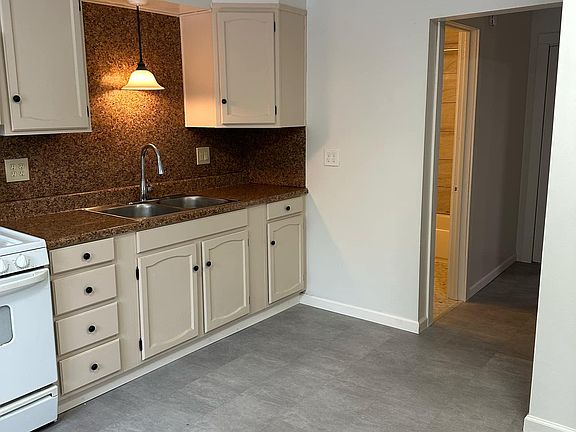 3rd image of 438 Fairmont Ave #3