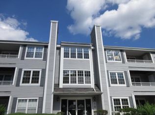 2412 Candlelight Ct, Helmetta, NJ 08828