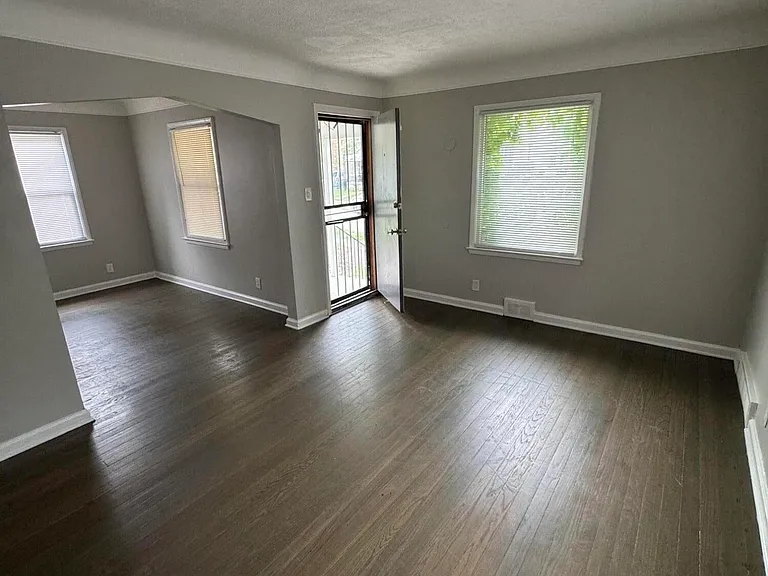 8272 Roselawn St — Photo 2