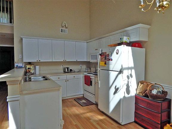 5th image of 4185 Glen Iris Dr