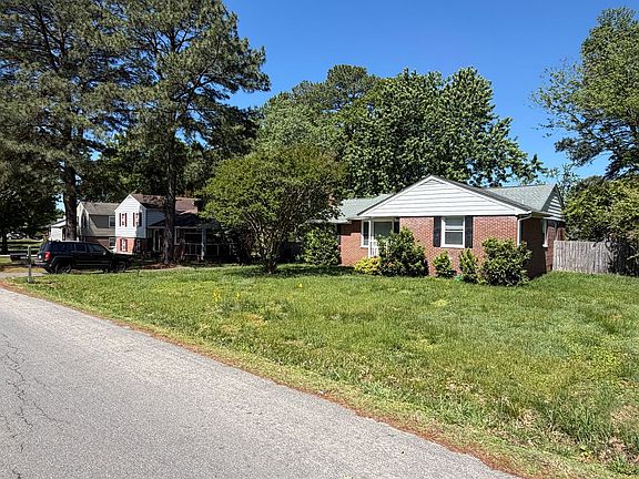 3rd image of 2210 Manlyn Rd