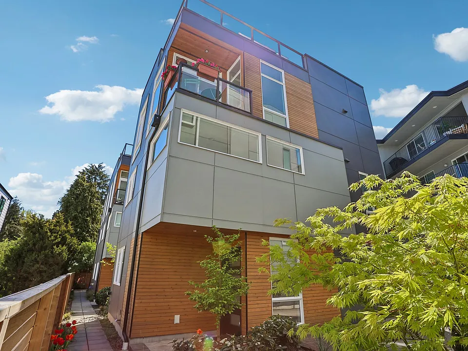 1926 Ferry Ave SW