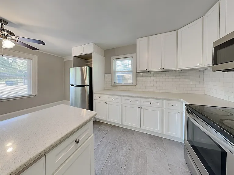 2875 3rd Ave SW #A — Photo 5
