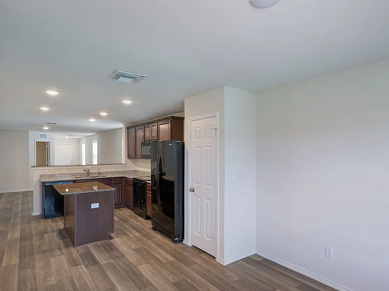 6319 Antares — Photo 12