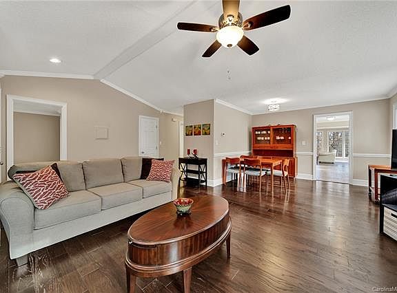 4th image of 2915 Peachwood Ct