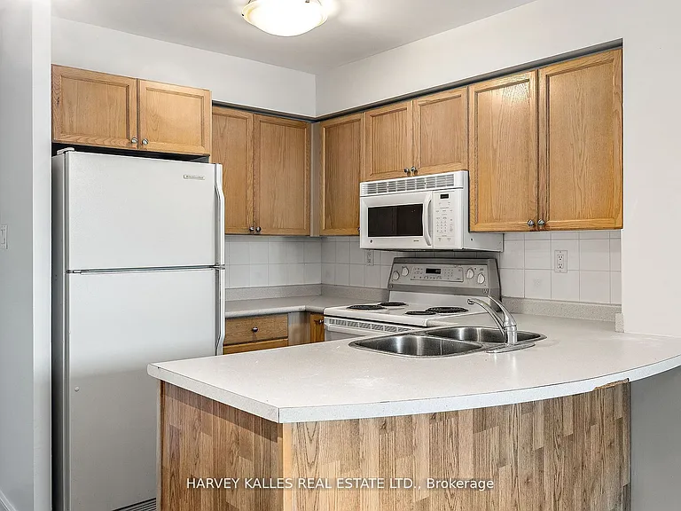 109 Front St E #512 — Photo 7