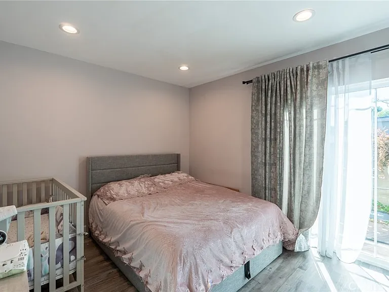 7647 Amestoy Ave — Photo 11
