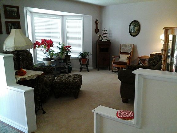 5th image of 267 Crestwood Dr