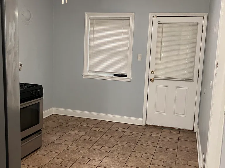 7342 S Rockwell St — Photo 5